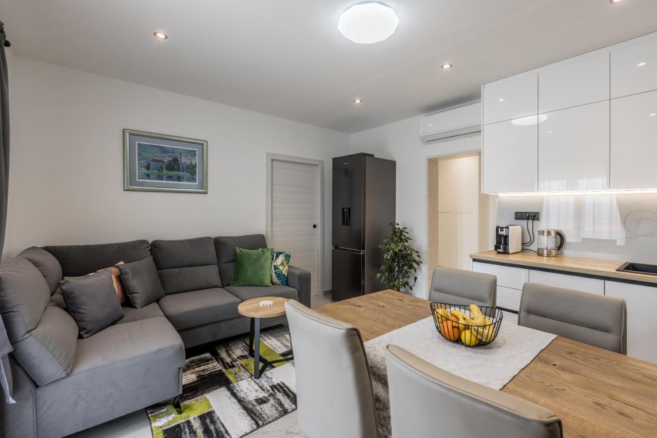 Apartments Petra Bol Luaran gambar
