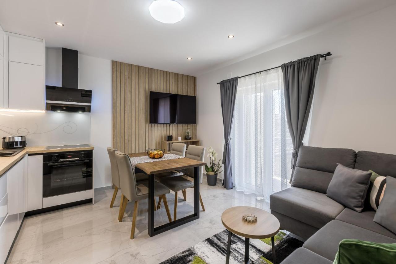 Apartments Petra Bol Luaran gambar