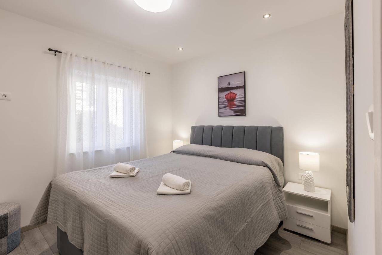 Apartments Petra Bol Luaran gambar