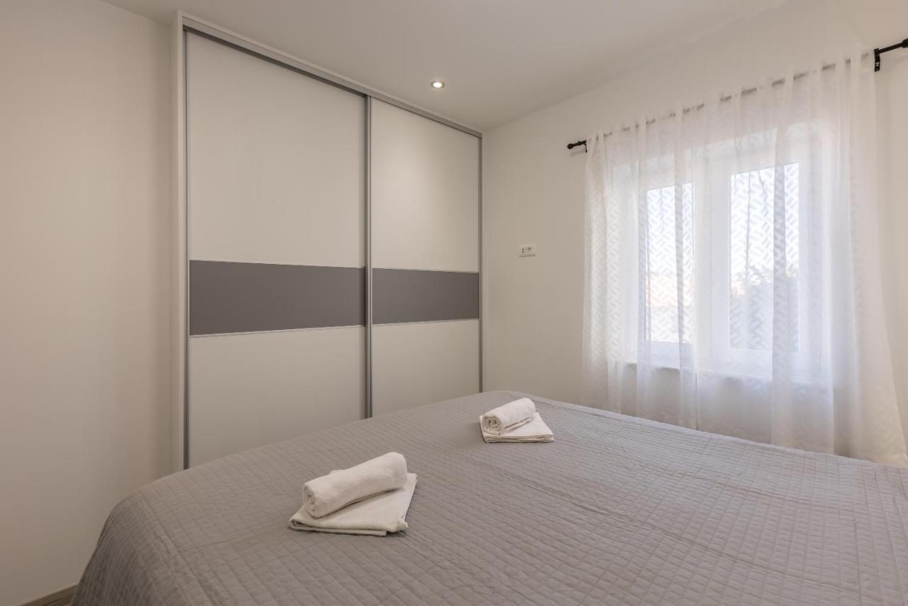 Apartments Petra Bol Luaran gambar