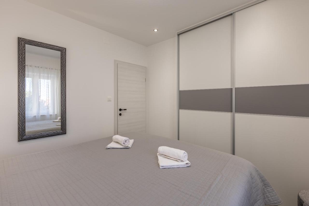 Apartments Petra Bol Luaran gambar
